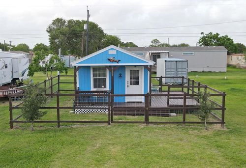 1008 W Dallas Ave, Seadrift, TX, 77983-5006 | Card Image
