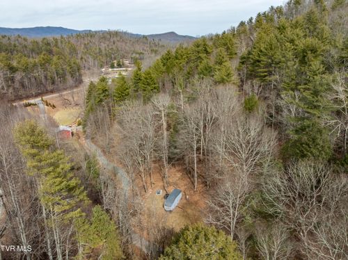 710 Black Mountain Dr, Butler, TN, 37640-5612 | Card Image