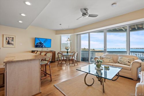 89-260 Dune Rd, Southampton, NY, 11968-4717 | Card Image
