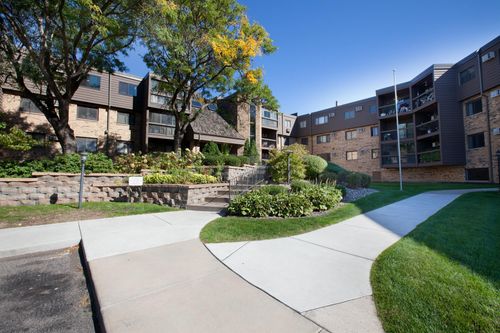 212-999 41st Ave Ne, Columbia Heights, MN, 55421-3186 | Card Image