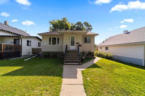 5229 50 St, Camrose, AB, T4V1R4 | Card Image