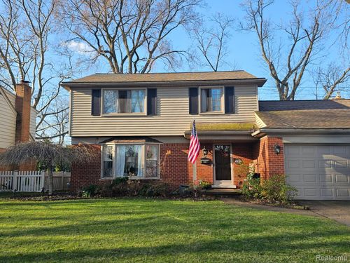1645 Blairmoor Ct, Grosse Pointe Woods, MI, 48236-1005 | Card Image