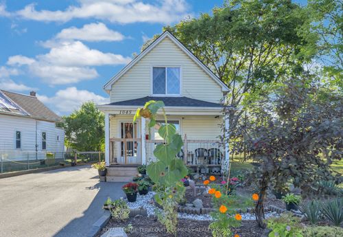 1045 Wellington Ave, Windsor, ON, N9A5K2 | Card Image
