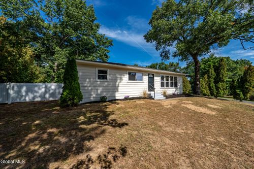 9 Vandenburg Ln, Halfmoon, NY, 12065-6310 | Card Image