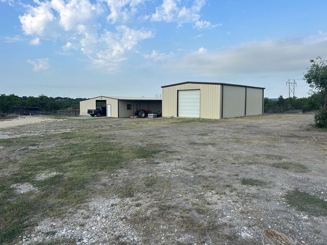 Barn and shop | Image 5