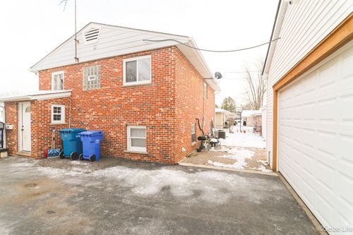 52 Wren Rd, Carpentersville, IL, 60110-1633 | Card Image