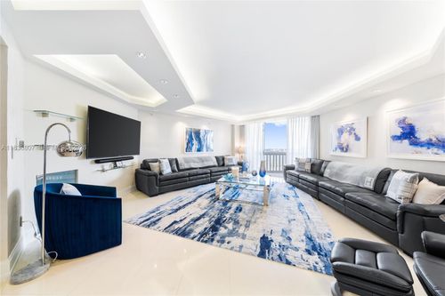 2409-2000 Island Blvd, Aventura, FL, 33160-4964 | Card Image