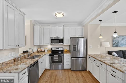 3292 Mount Vernon Ave, Alexandria, VA, 22305-2661 | Card Image