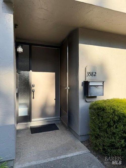 3582 Shelter Creek Dr, Napa, CA, 94558-2410 | Card Image