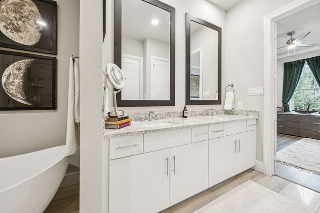 14932 Oak St, Townhouse with 3 bedrooms, 4 bathrooms and null parking in Addison TX | Image 25