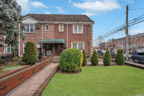 21 47th St, Long Island City, NY, 11105-1307 | Card Image