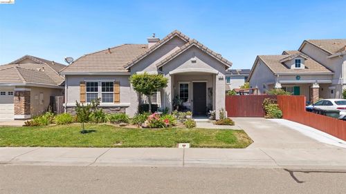 1676 Hickam Cir, Suisun City, CA, 94585-1744 | Card Image
