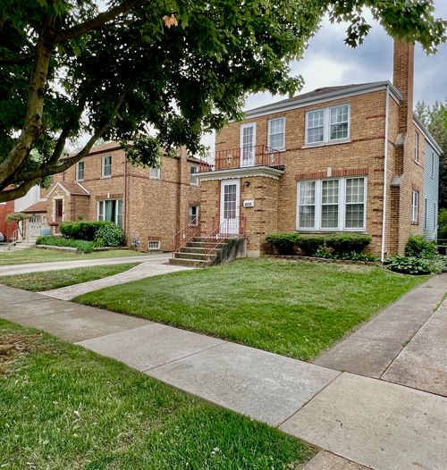 9214 S Sacramento Ave, Evergreen Park, IL, 60805-1747 | Card Image