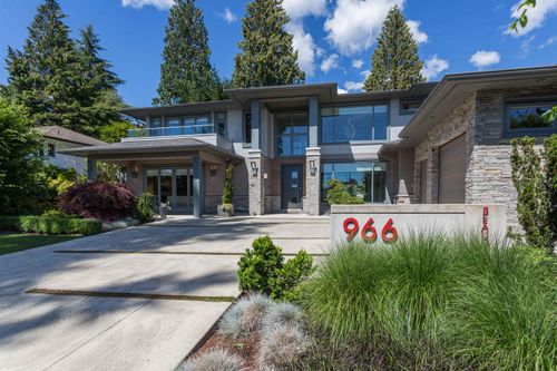 966 Beaumont Dr, North Vancouver, BC, V7R1P6 | Card Image