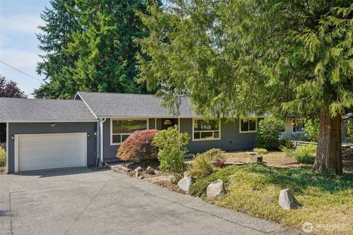 15335 81st Ave Ne, Kenmore, WA, 98028-4697 | Card Image