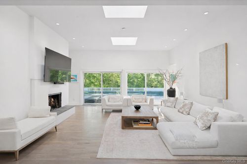 3 Southwood Ln, Quogue, NY, 11959 | Card Image