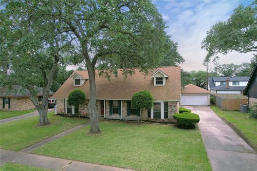 2106 S Memorial Ct, Pasadena, TX, 77502-5626 | Card Image