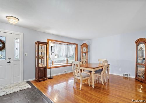 37653 Longacre Dr, Sterling Heights, MI, 48312-2261 | Card Image