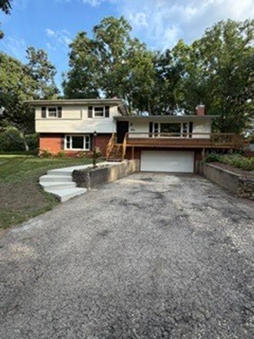 3707 N Oak Knoll Rd, CRYSTAL LAKE, IL, 60012-2052 | Card Image