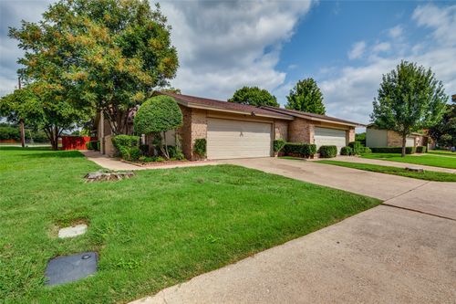 801 Shady Creek Ln, Bedford, TX, 76021-4240 | Card Image