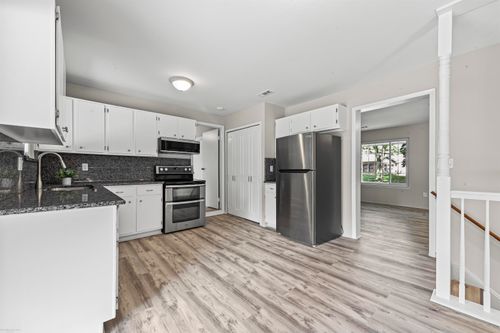 3724 Horseshoe Dr, Troy, MI, 48083-5651 | Card Image