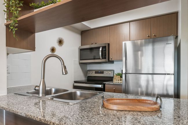 1007 - 30 Herons Hill Way, Condo with 2 bedrooms, 1 bathrooms and 1 parking in North York ON | Image 6