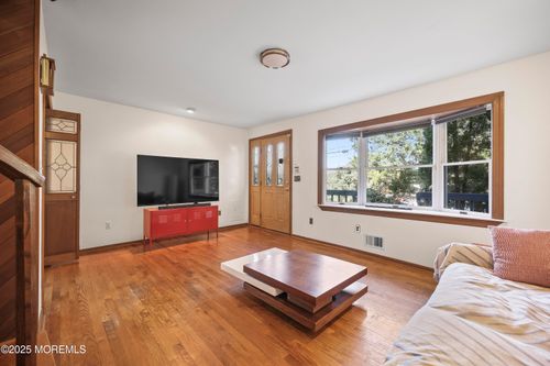 28 Florence Ave, Leonardo, NJ, 07737-1015 | Card Image