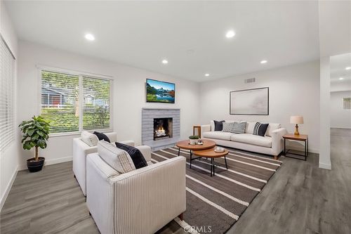 369 San Juan Way, La Canada Flintridge, CA, 91011-2738 | Card Image