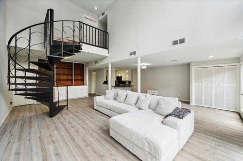 apt-13-3300 Yorktown St, Houston, TX, 77056-6921 | Card Image