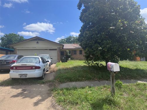 407 Roberts Cir, Arlington, TX, 76010-2216 | Card Image