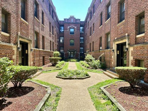 2e-931.5 W Sunnyside Ave, Chicago, IL, 60640 | Card Image