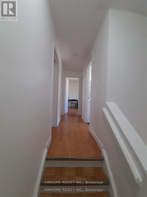 room4-26 Courville Coachway, North York, ON, M2J3V5 | Card Image