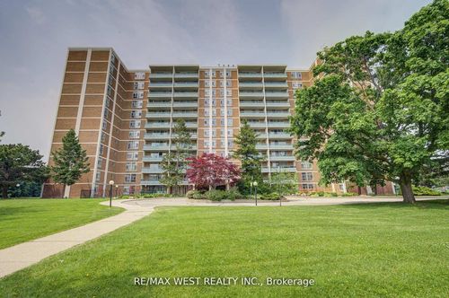 606-44 Longbourne Dr, Etobicoke, ON, M9R2M7 | Card Image