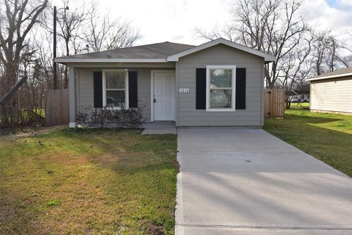 3216 Moore Ave, Bay City, TX, 77414-7051 | Card Image