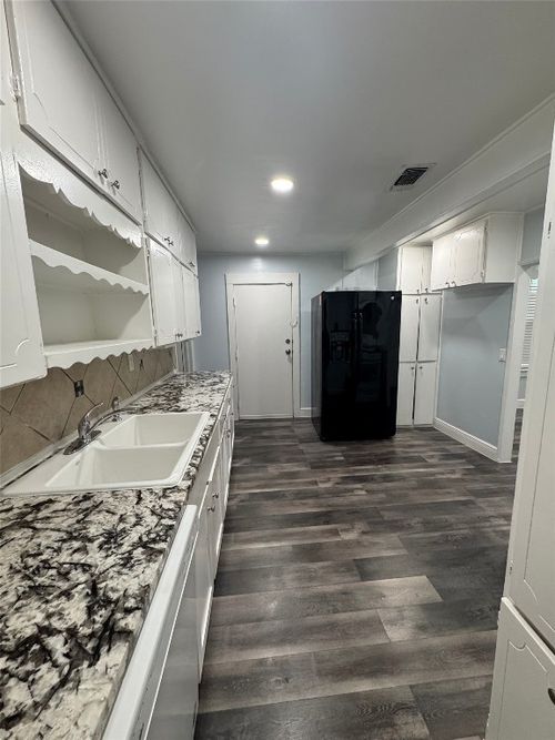 1705 Holly St, Austin, TX, 78702-5423 | Card Image