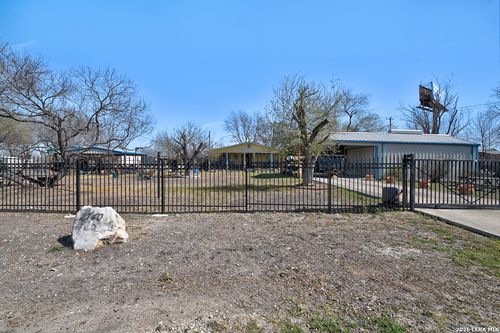 2740 Churchill Ave, Converse, TX, 78109-1011 | Card Image