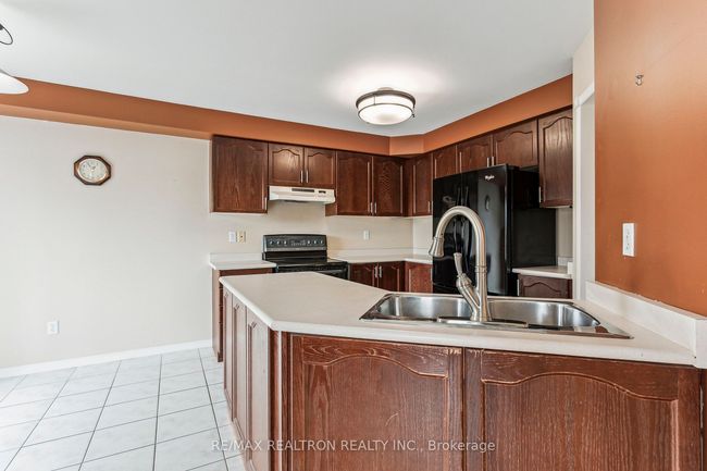 42 Queen Mary Dr, House other with 3 bedrooms, 3 bathrooms and 2 parking in Brampton ON | Image 10