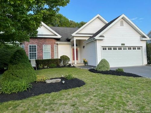 87 Summerfield Dr, Holtsville, NY, 11742-2500 | Card Image