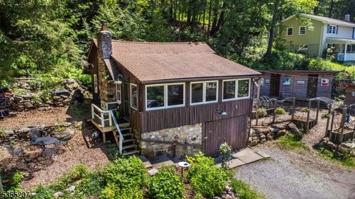 31 E Shore Trl, Sandyston, NJ, 07826-5018 | Card Image