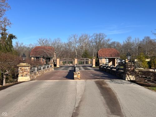 1 Woodard Blf, Zionsville, IN, 46077-7704 | Card Image