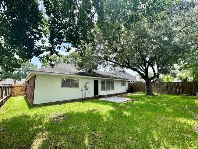 Shaded backyard | Image 32