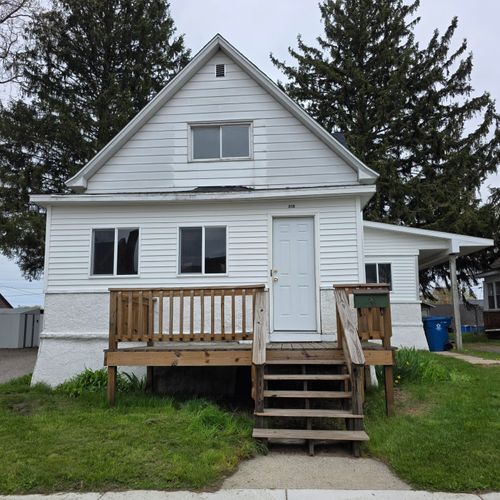 210 E Church St, Hart, MI, 49420-1384 | Card Image