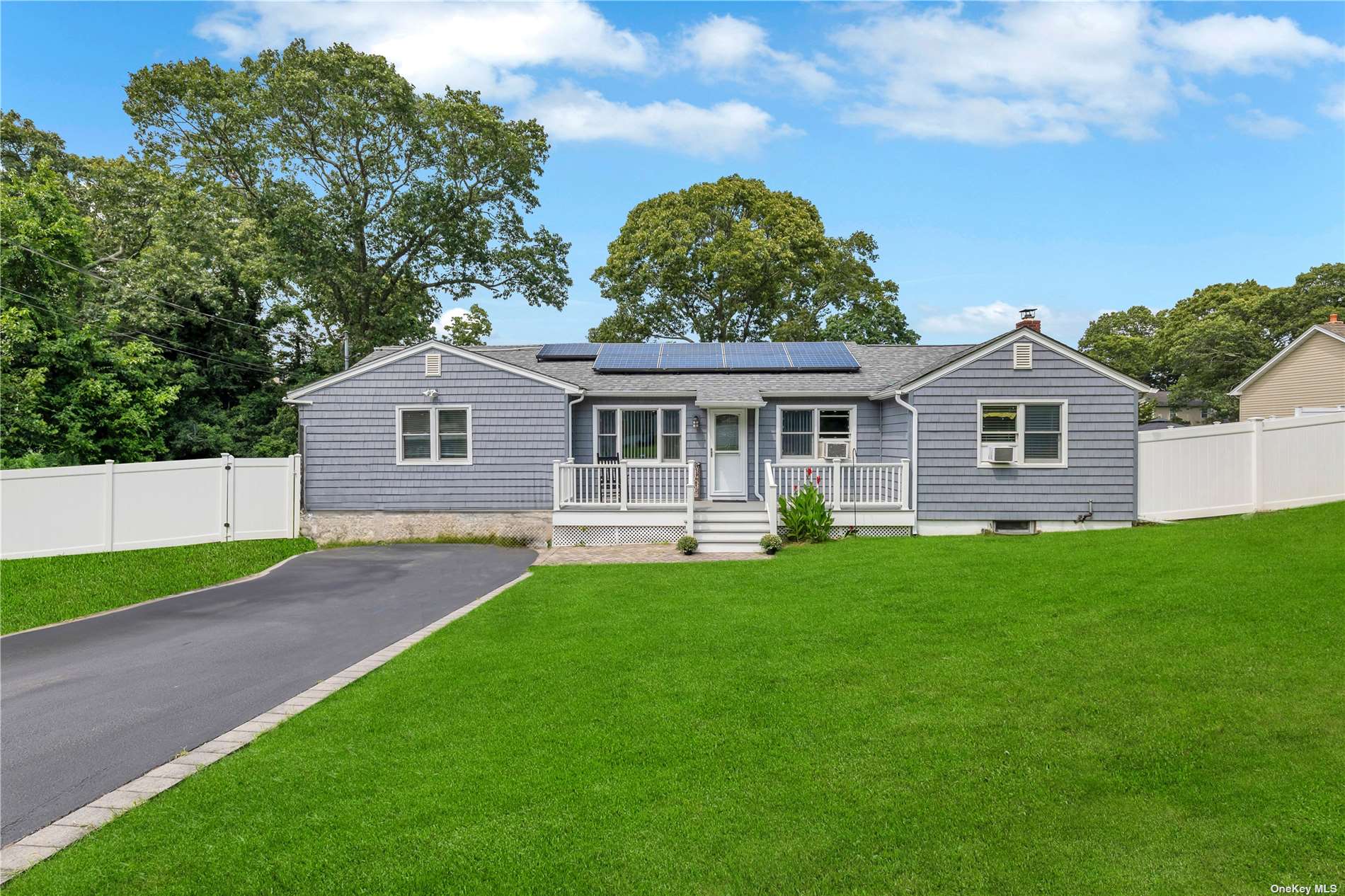 Hazel Ave, Farmingville, NY 11738
