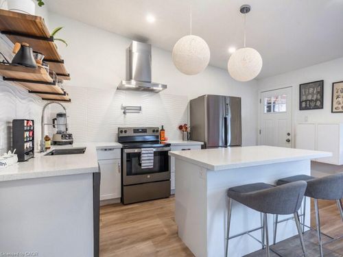 48 Frederick Ave, Hamilton, ON, L8H4K4 | Card Image