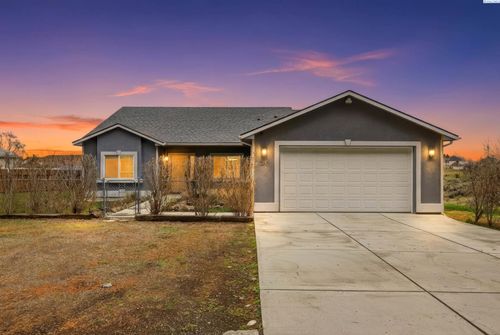 260 E 45th Ave, Kennewick, WA, 99337-5860 | Card Image