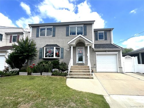 2817 Clubhouse Rd, Bellmore, NY, 11710-4705 | Card Image