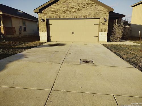 10827 Airmen Dr, Converse, TX, 78109-1422 | Card Image