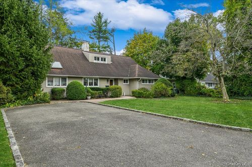 16 Ridge Dr E, Roslyn, NY, 11576-1412 | Card Image