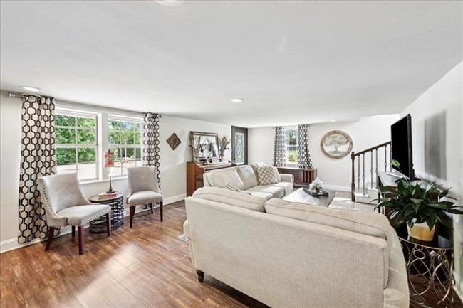 3231 Charles Ave, House other with 3 bedrooms, 2 bathrooms and 2 parking in Groves TX | Image 7