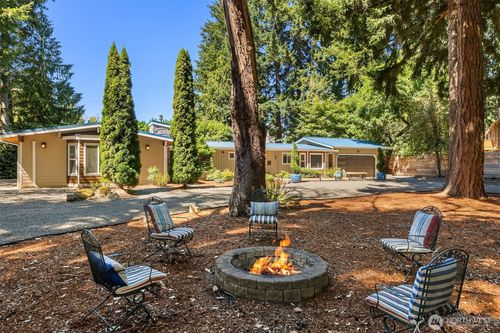 9488 Katherine Pl Ne, Bainbridge Island, WA, 98110 | Card Image